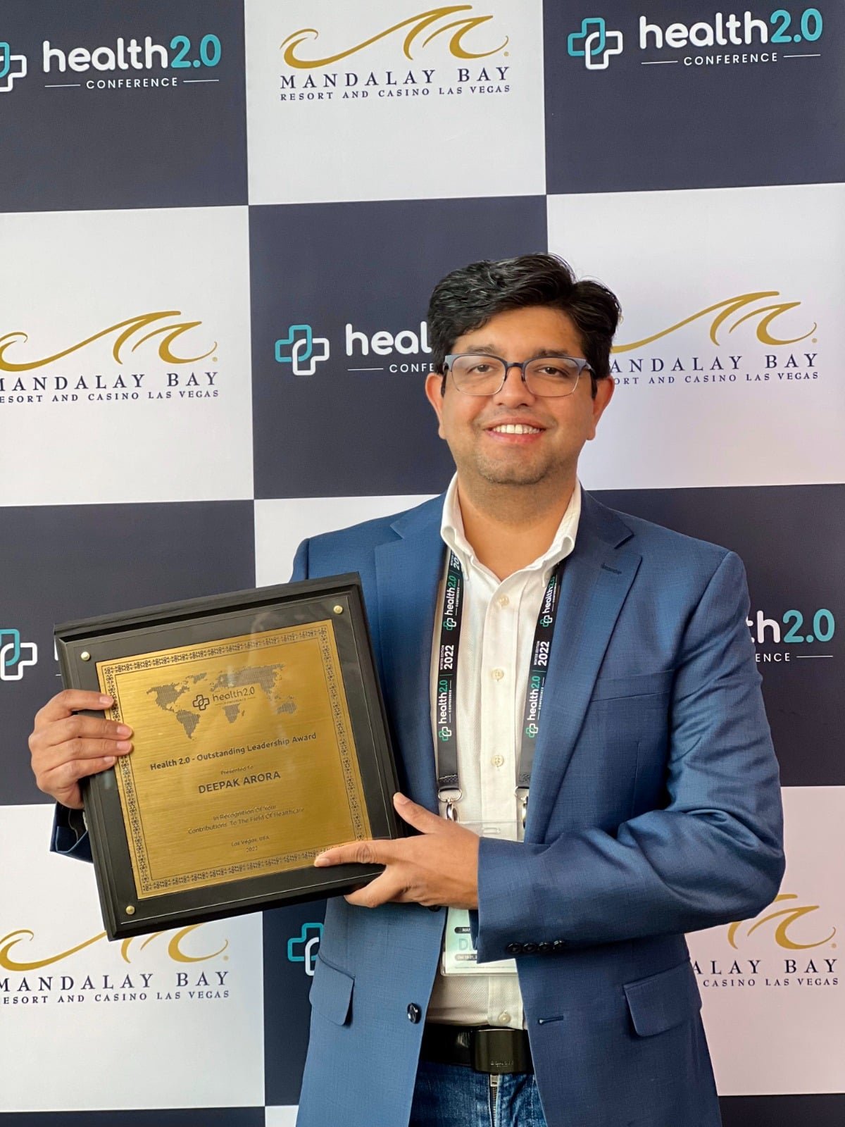 Deepak Arora, Deepak Arora, Founder, President, and CEO, Wearable Technologies Inc. with Award